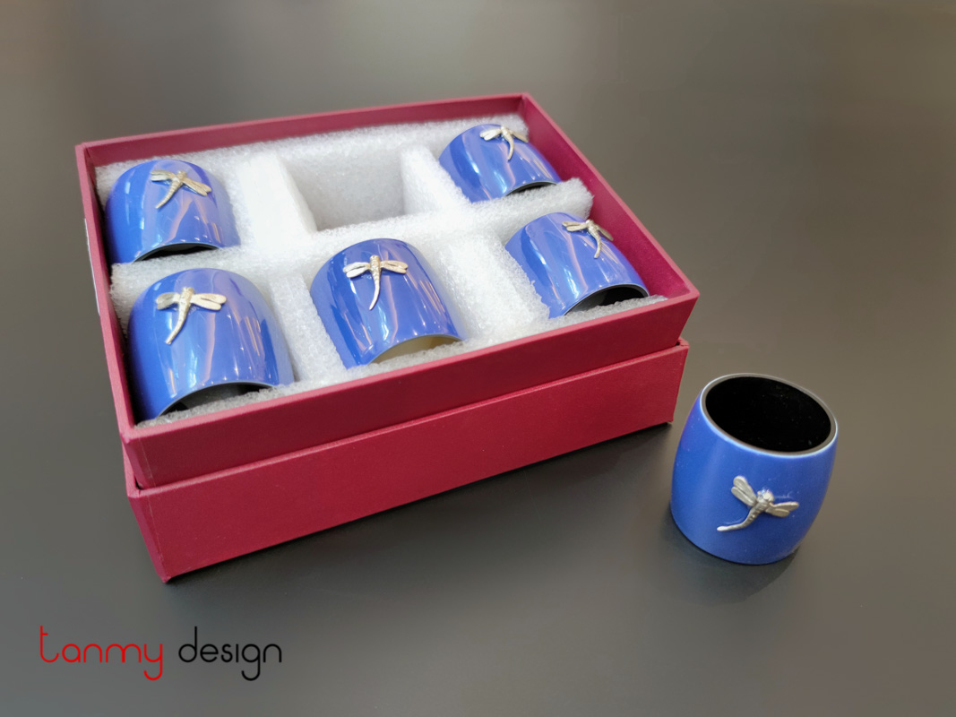 Set of 6 dark blue napkin rings attached with dragonfly